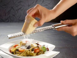 Rosenstein & Söhne Muskatreibe:Parmesanreibe Feinreibe Rasiermesserscharf, Photo-geätzt, Edelstahl -Einrichtungsgeschäft nc2849 1