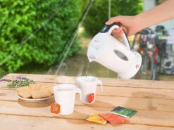 PEARL Mini Wasserkocher:Reise-Wasserkocher Mit 2 Bechern, 110/230 Volt, 650 Watt, 500 Ml -Einrichtungsgeschäft nx3421 1