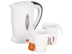 PEARL Mini Wasserkocher:Reise-Wasserkocher Mit 2 Bechern, 110/230 Volt, 650 Watt, 500 Ml