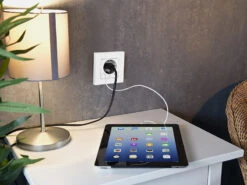Luminea Home Control Steckdosen:10er-Set WLAN-Unterputzsteckdosen Mit App, Je 1x USB A, 1x USB C, 2 A -Einrichtungsgeschäft zx5209 8 2